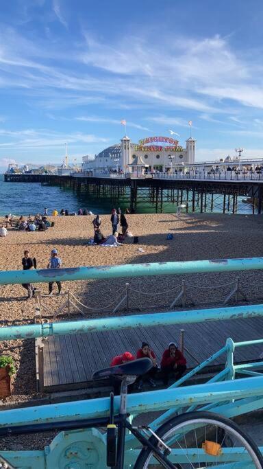 Driftwood By The Sea Brighton Exterior foto